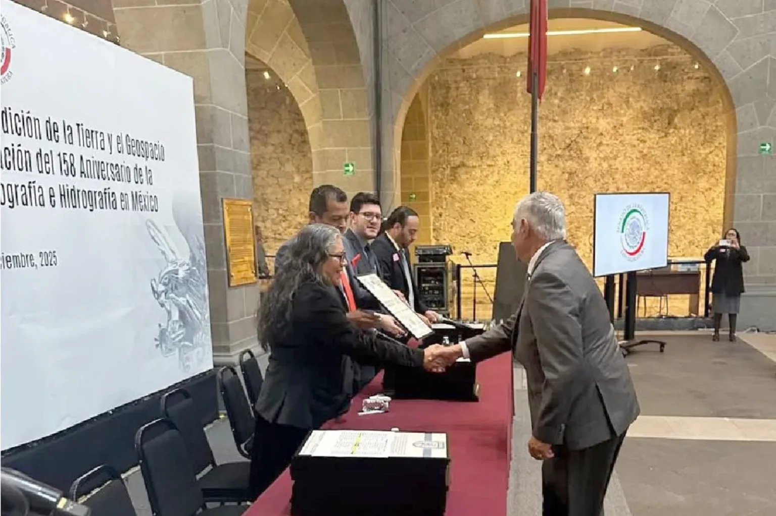 Director de Ingeniería BUAP recibe reconocimiento