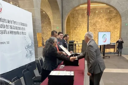 Director de Ingeniería BUAP recibe reconocimiento