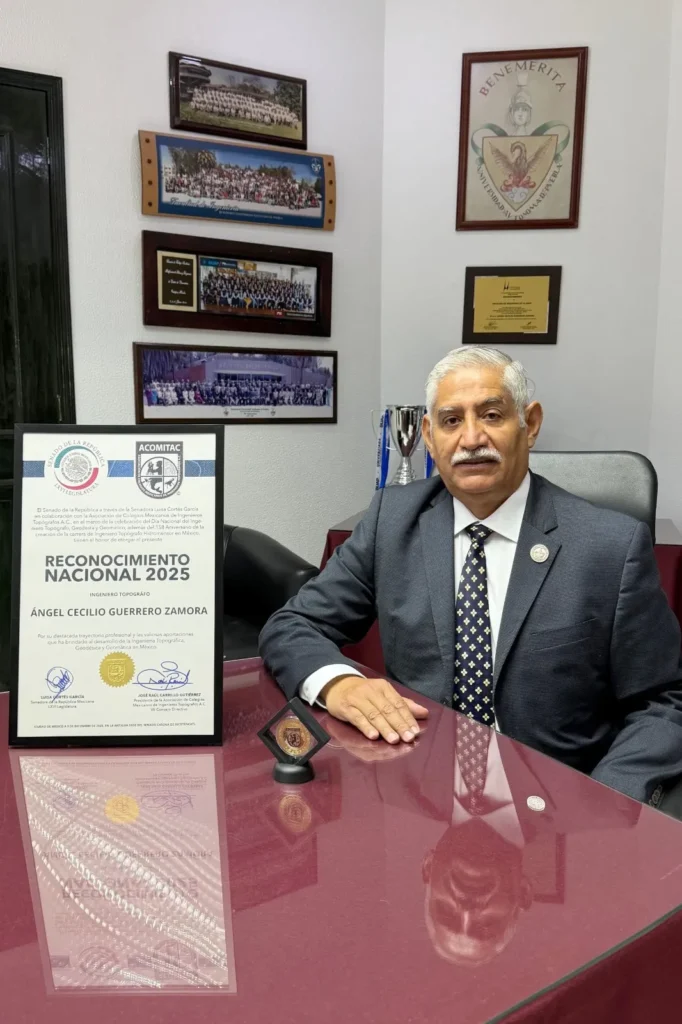 Director de Ingeniería BUAP recibe reconocimiento
