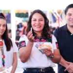 Inaugura Lupita Cuautle la Feria de la Rosca en San Rafael Comac