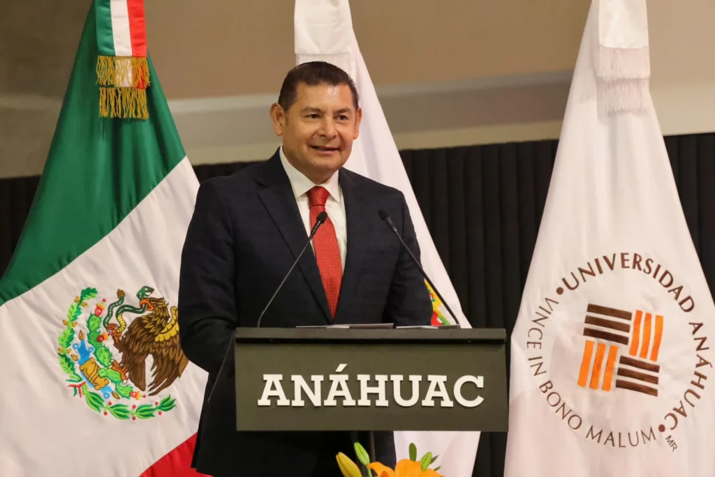 Puebla consolida liderazgo académico con visión humanista
