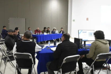 Realiza BUAP mesas de trabajo con estudiantes