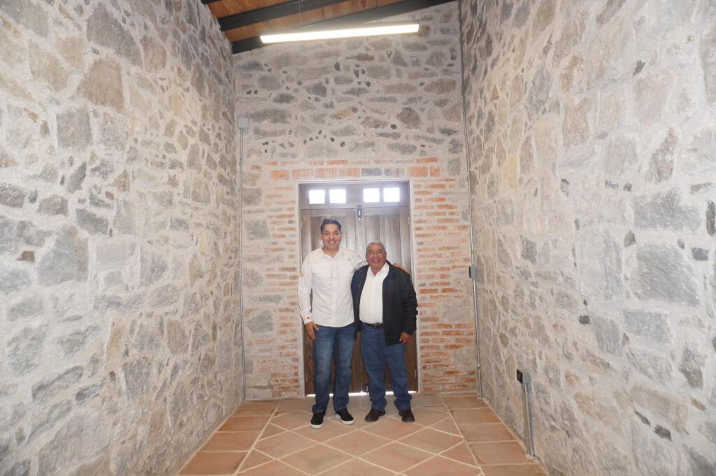 Severiano de la Rosa Romero realiza supervisión a la Antigua Estación del Tren en Amozoc
