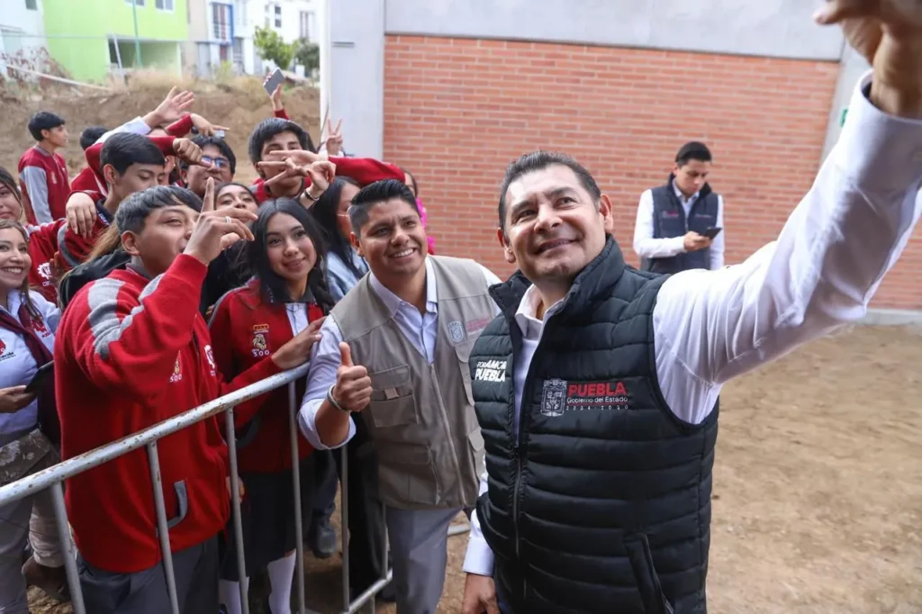 Sheinbaum y Omar Muñoz supervisan la construcción