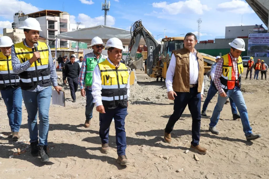 se construye el Forum Pensar en Grande Bajo del INAH