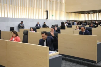 Avala Congreso del Estado reforma para garantizar intérpretes y traductores a personas con discapacidad auditiva en la FGE