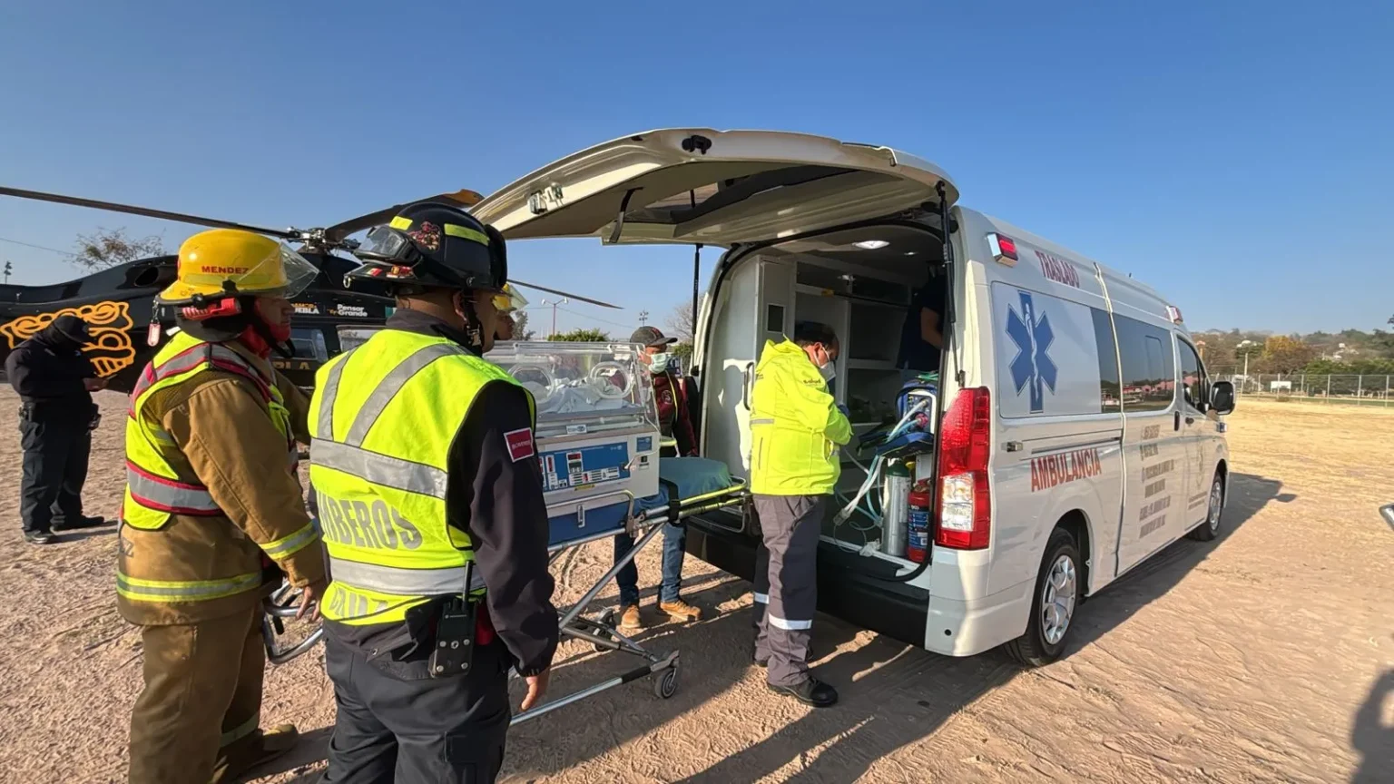 Con ambulancia aérea desde Oaxaca, garantizan atención especializada a recién nacido