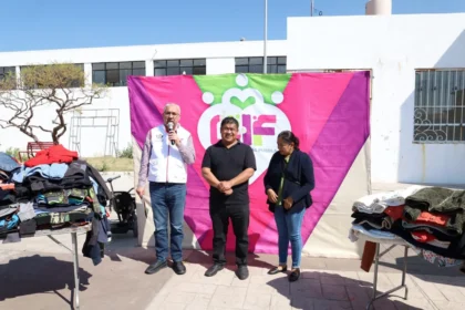 DIF entrega apoyos “Puebla te abriga, dona una chamarra”