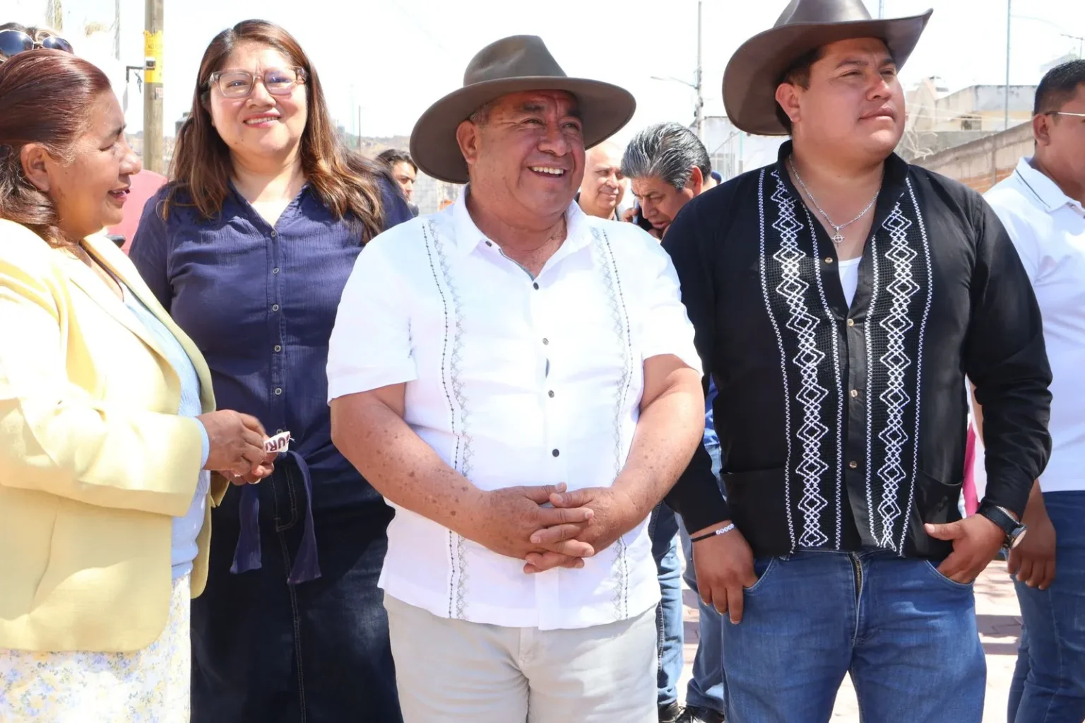 Entrega Severiano de la Rosa obras en beneficio de Amozoc