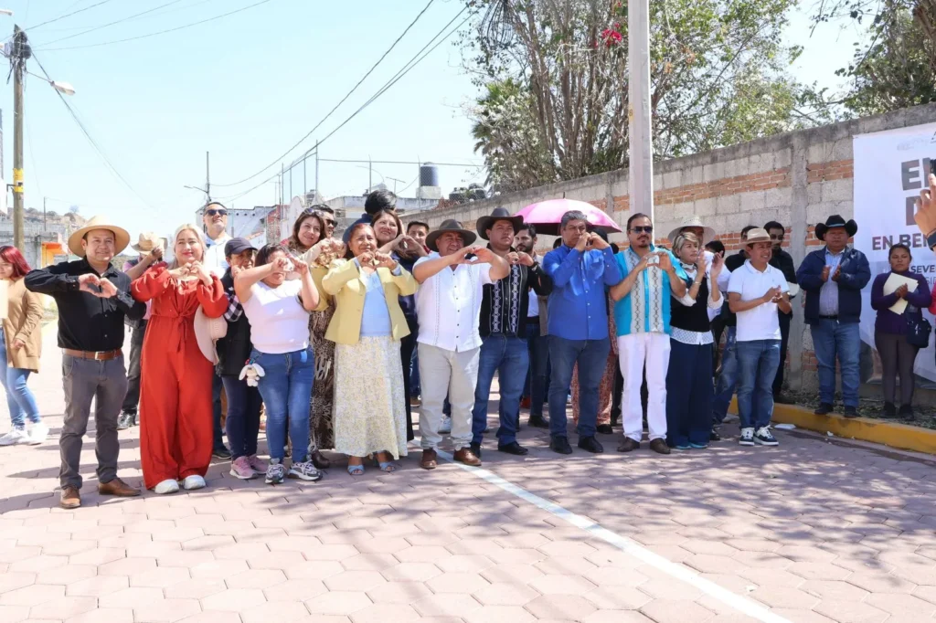 Entrega Severiano de la Rosa obras en beneficio de Amozoc