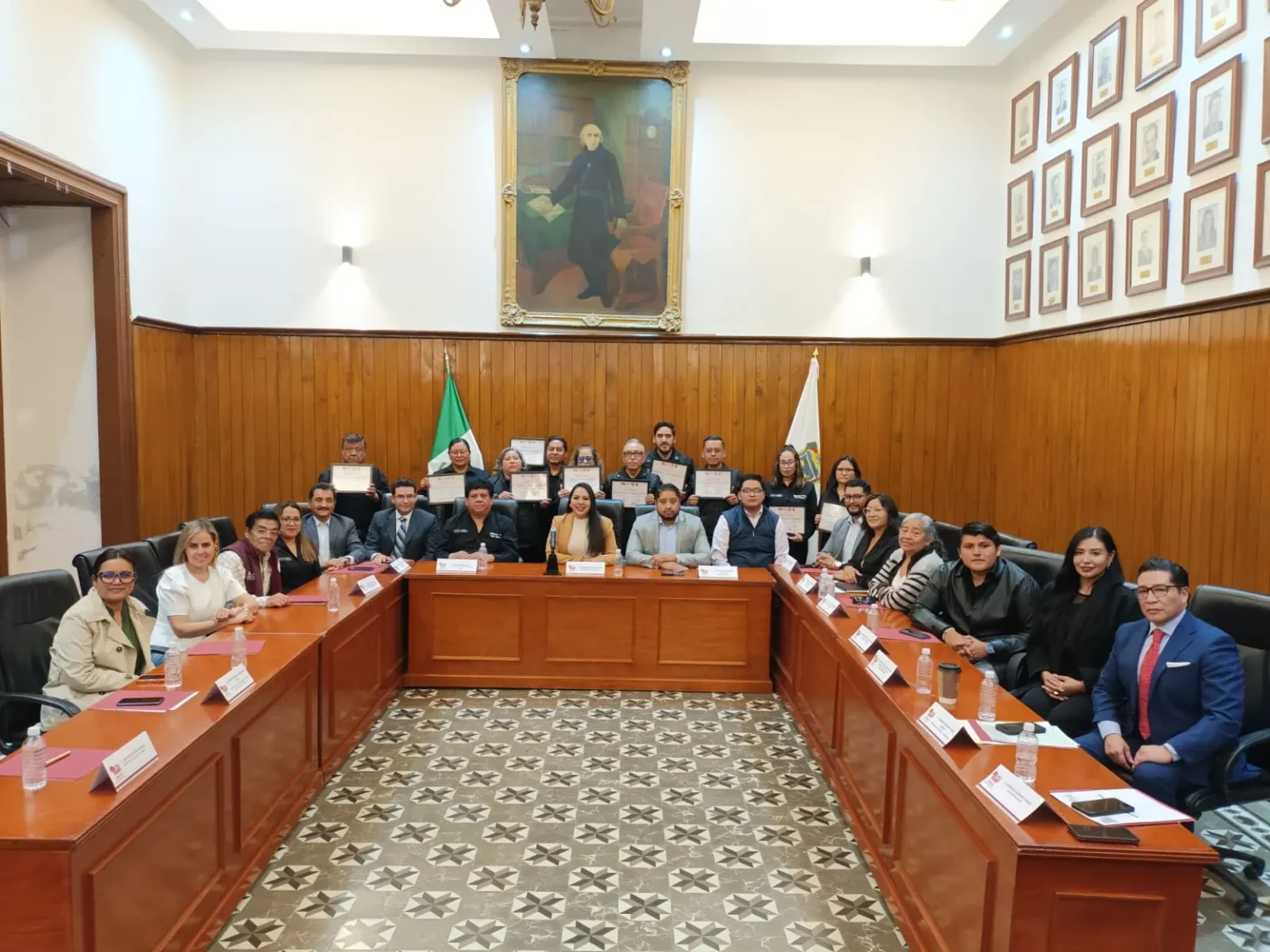 Entrega Tonantzin Fernández reconocimientos