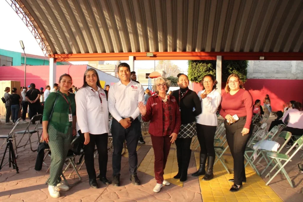 Entrega equipamiento a escuelas en San Pedro Cholula