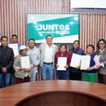 Juan Manuel Alonso y el INSU entregaron escrituras