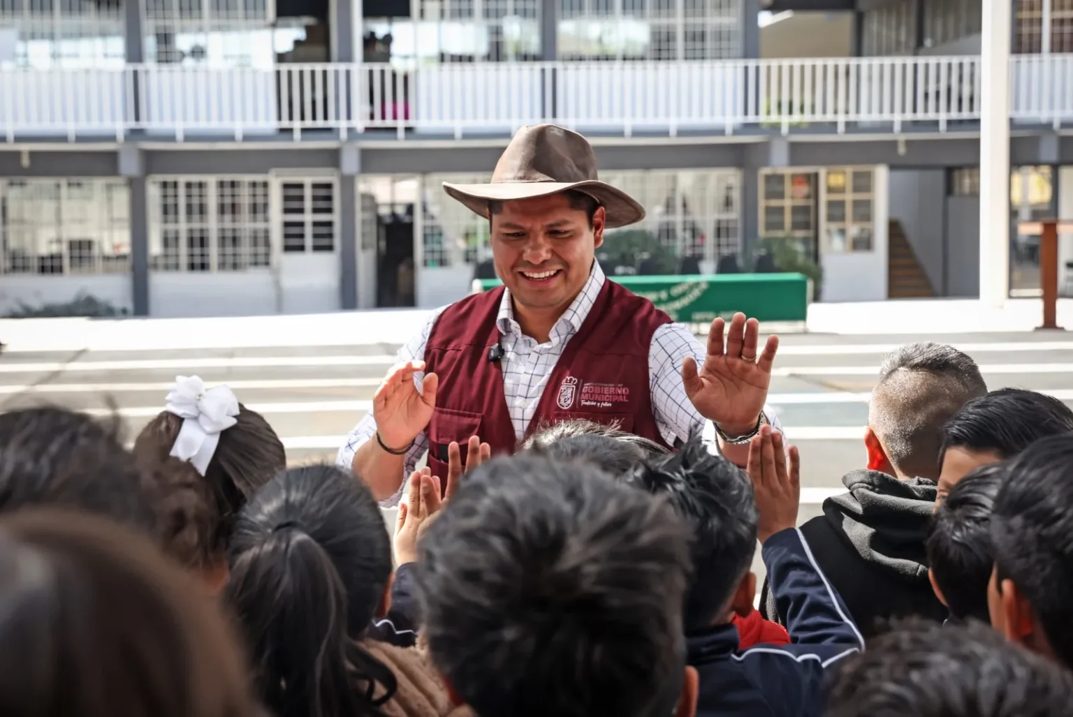 Omar Muñoz entrega más obras de mantenimiento