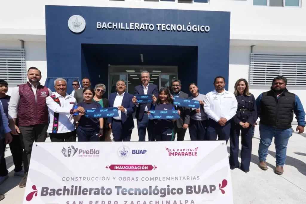 Pepe Chedraui inauguración del Bachillerato Tecnológico BUAP