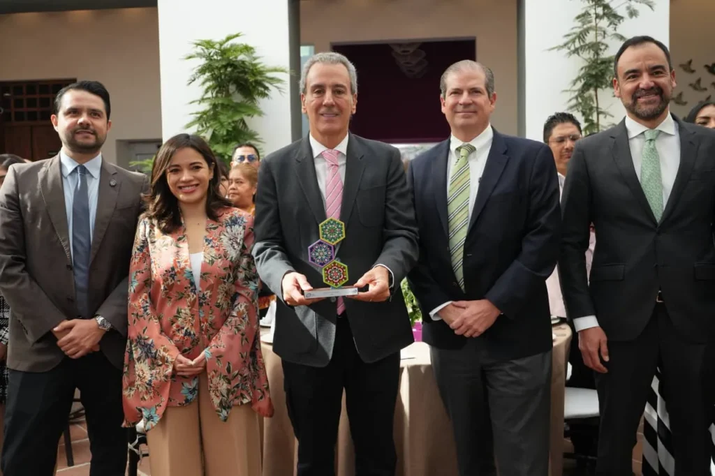 Pepe Chedraui recibe distintivo como “Entidad Promotora de Responsabilidad Social Empresarial”