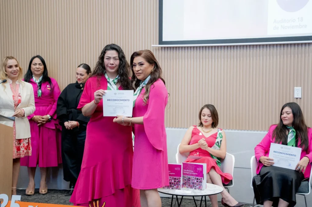 Presentan en el Congreso el libro Voces femeninas, liderazgos que inspiran