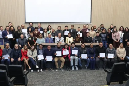 Reconocen a 49 servidores públicos del Congreso de Puebla