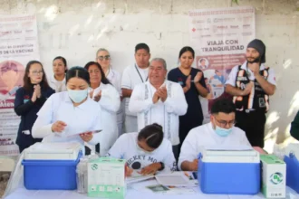 Severiano de la Rosa acerca servicios de salud