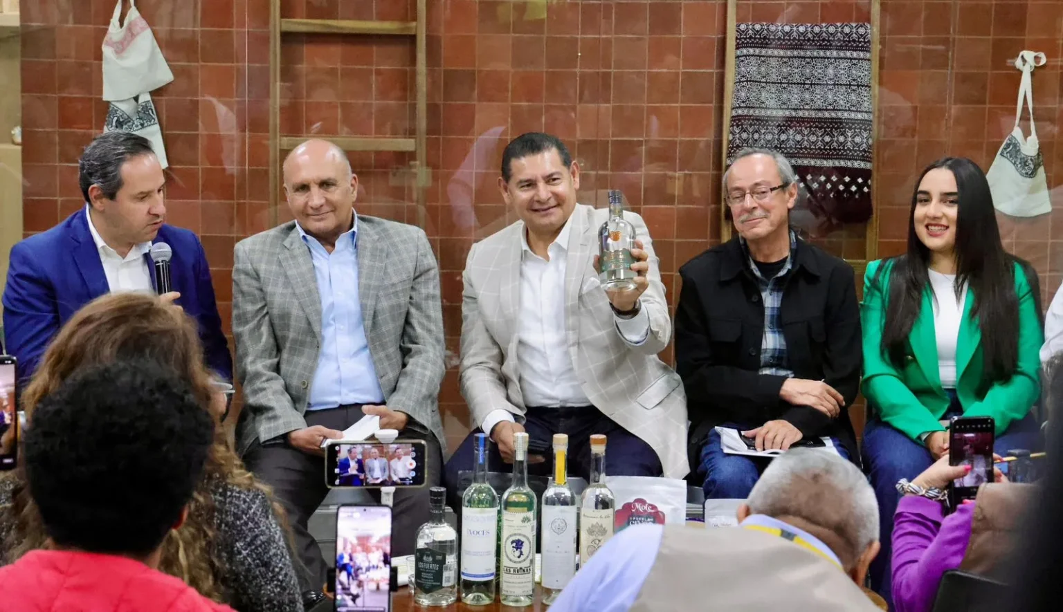 mezcal poblano se posiciona a nivel internacional