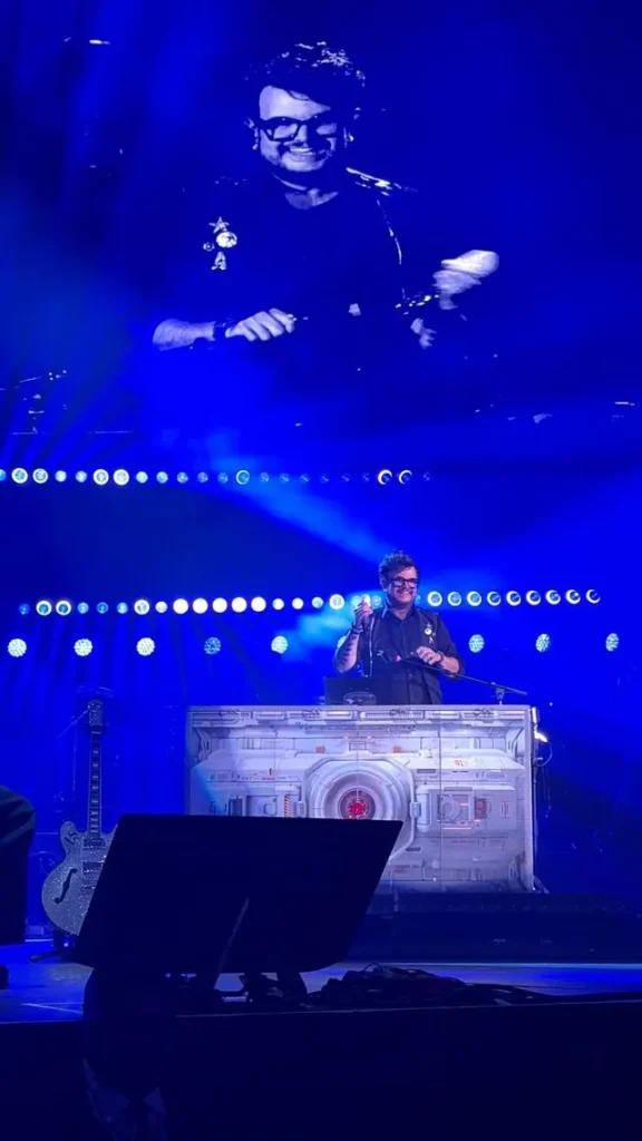 Aleks Syntek ofreció un concierto inolvidable en el Auditorio Nacional de la CDMX festejando 35 años de impecable trayectoria.