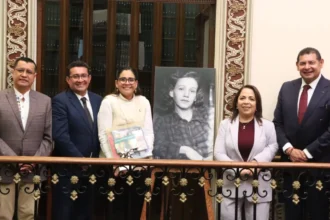 Devela Congreso del Estado placa para nombrar el Salón de Protocolo “Elena Garro” en la Antigua Sede