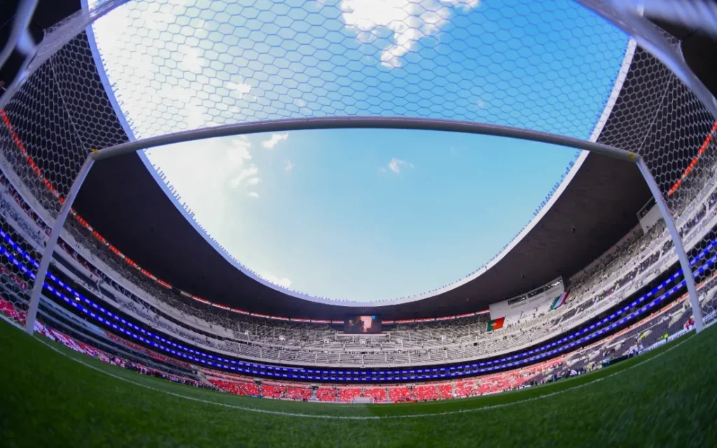 El mundo reacciona a la reapertura del Estadio Azteca ante la tragedia