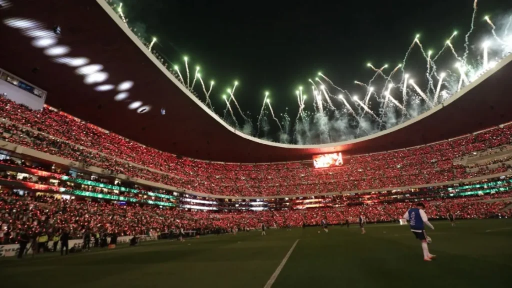 El mundo reacciona a la reapertura del Estadio Azteca ante la tragedia
