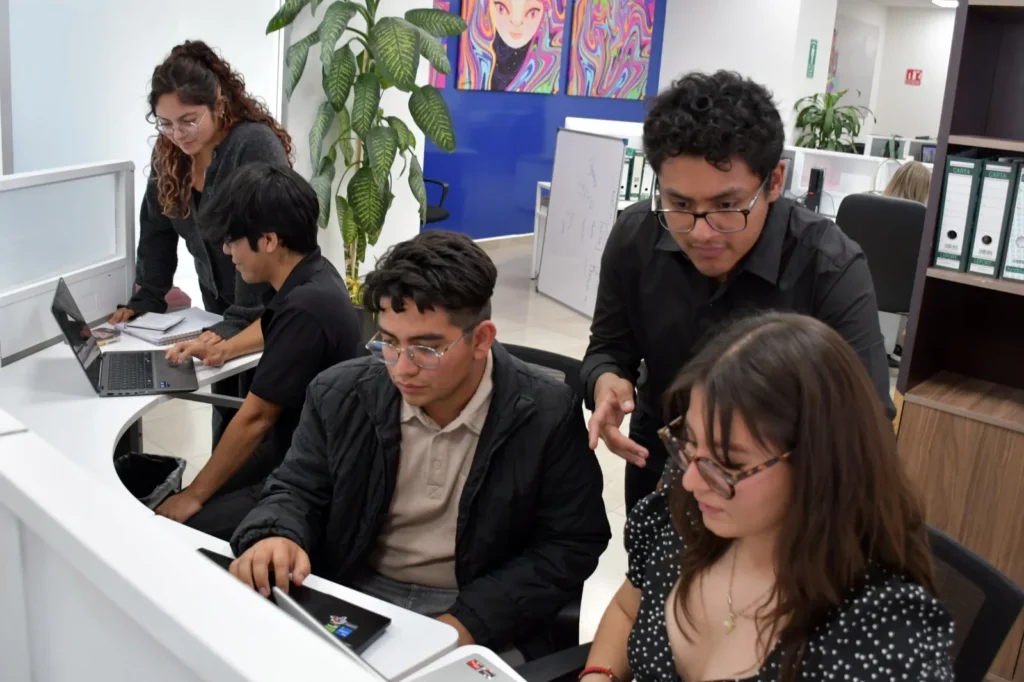 Estudiantes BUAP ganan Hackathon al proponer soluciones tecnológicas para la industria