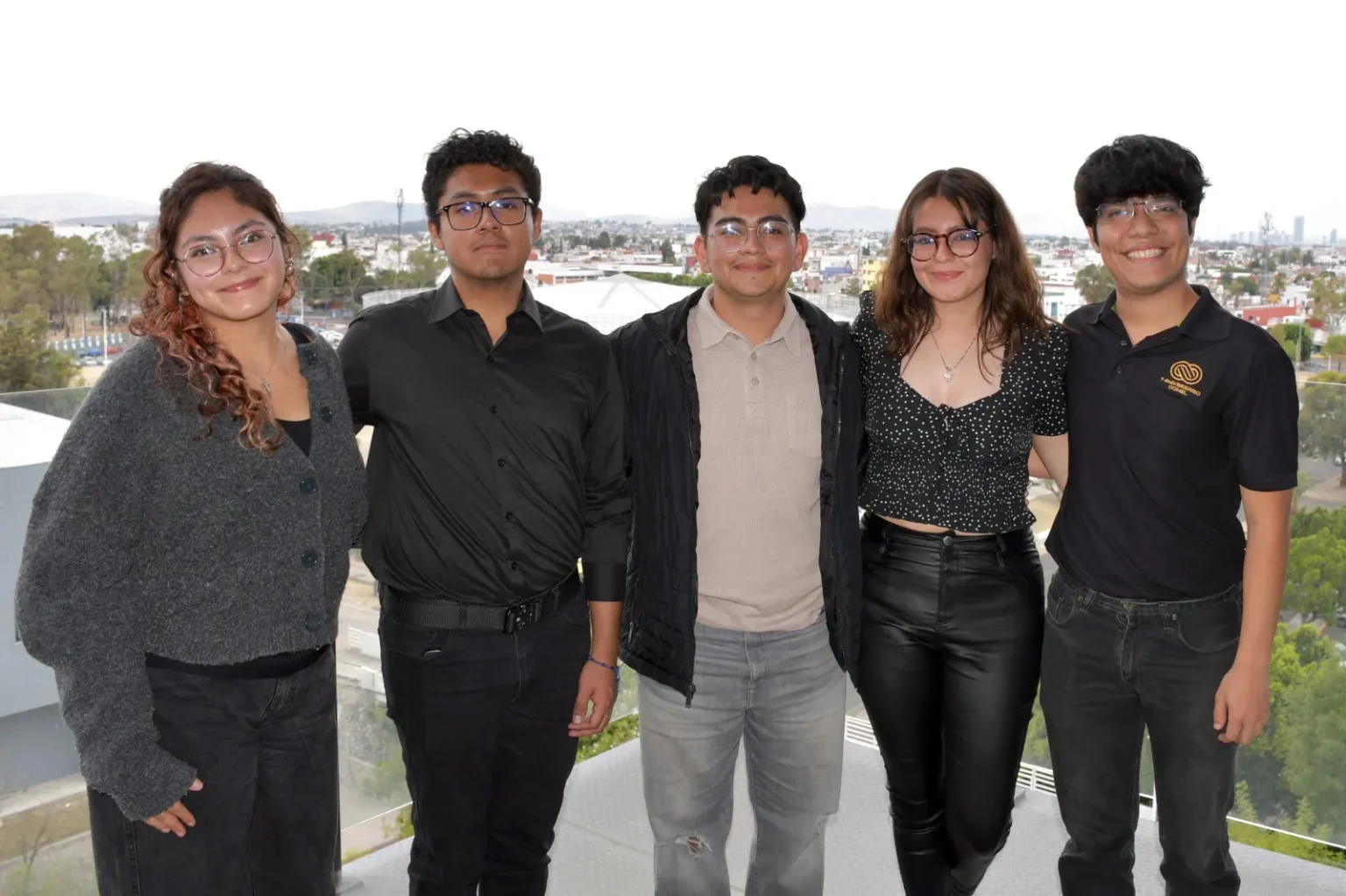 Estudiantes BUAP ganan Hackathon al proponer soluciones tecnológicas para la industria