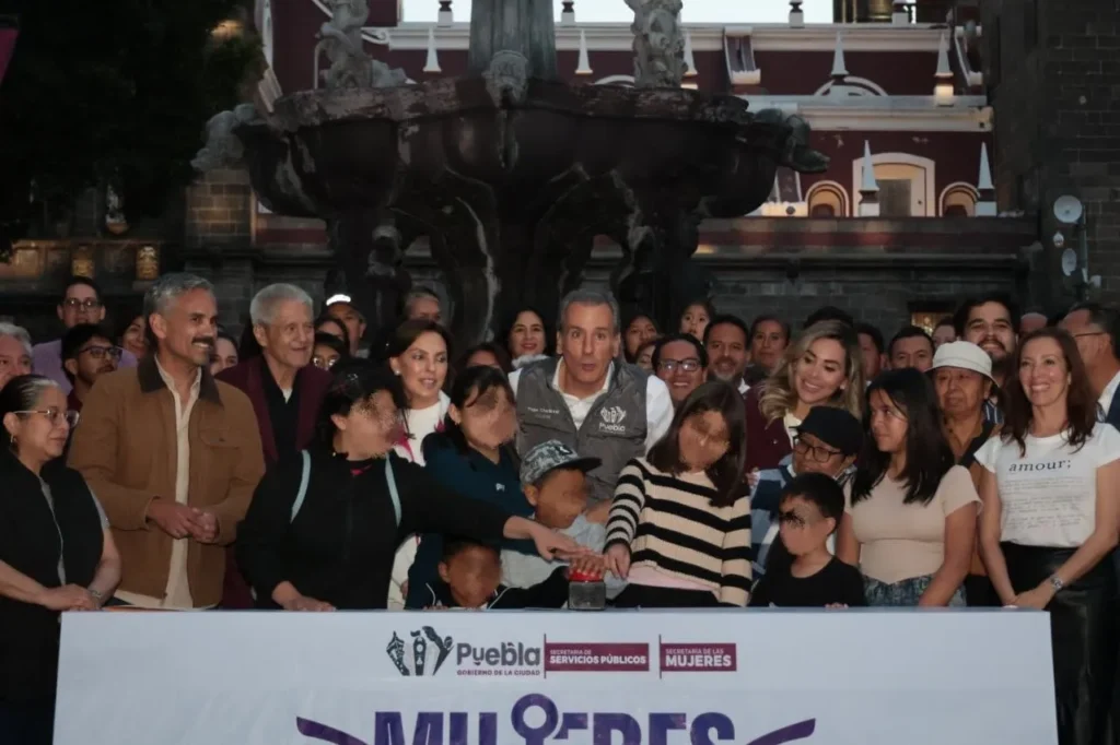 Impulsa Pepe Chedraui Mujeres que Brillan con iluminación violeta de las fuentes de la ciudad por el Día de la Mujer