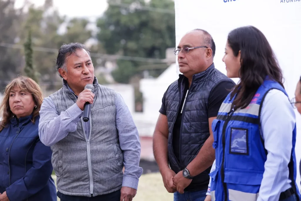 Lupita Cuautle amplia red de agua potable con obra municipal