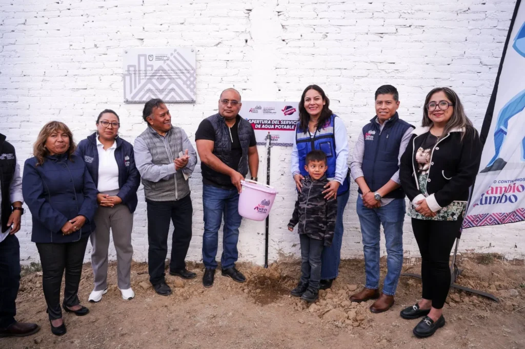 Lupita Cuautle amplia red de agua potable con obra municipal