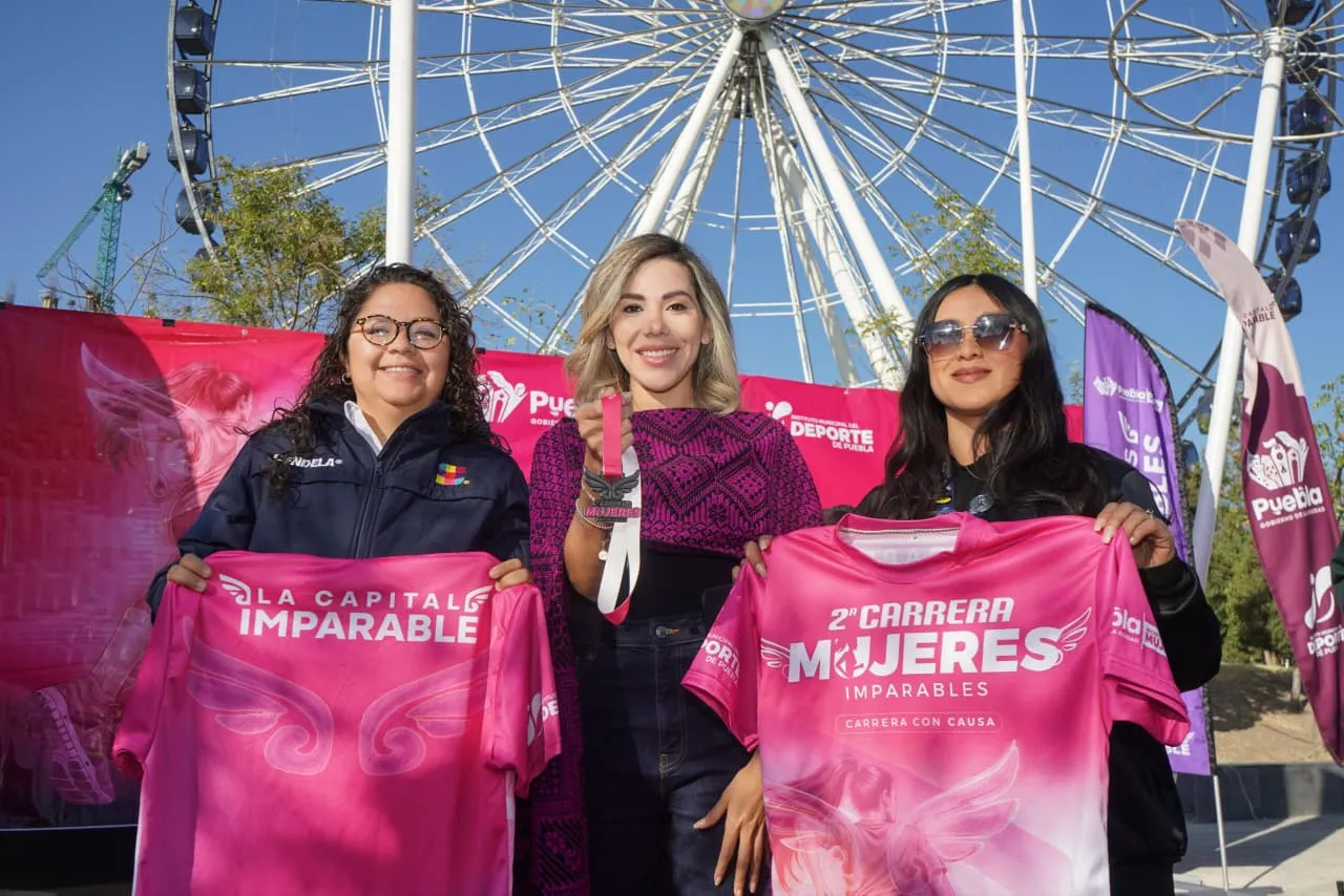 PEPE CHEDRAUI PRESENTA MEDALLA Y PLAYERA CARRERA MUJERES IMPARABLES