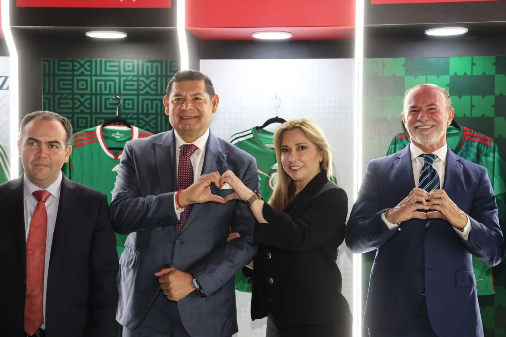 Presentan FIFA World Cup Trophy Tour 2026 en Puebla con experiencia inmersiva del Mundial