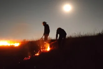Protección Civil de San Pedro Cholula y corporaciones estatales controlan incendio en el Cerro Zapotecas
