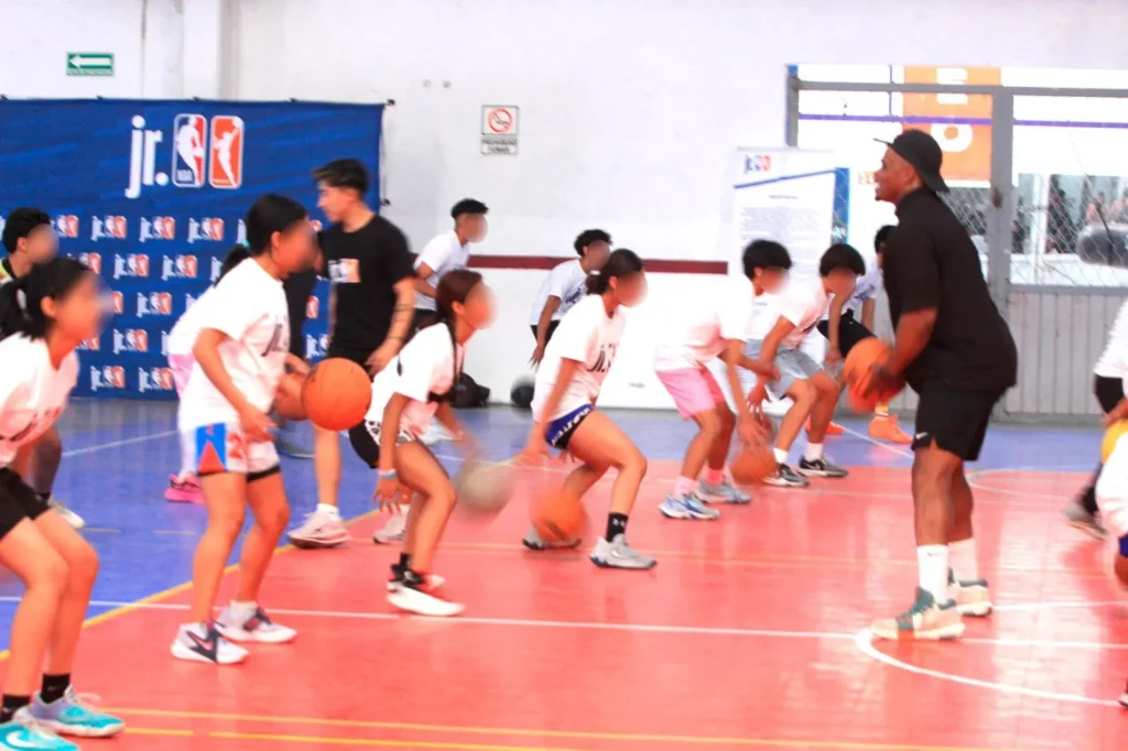 Realiza Gobierno de Pepe Chedraui Clínica de Básquetbol con Jr. NBA en Puebla