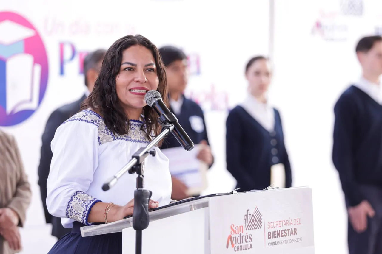 Reconoce Lupita Cuautle a estudiantes de San Andrés Cholula
