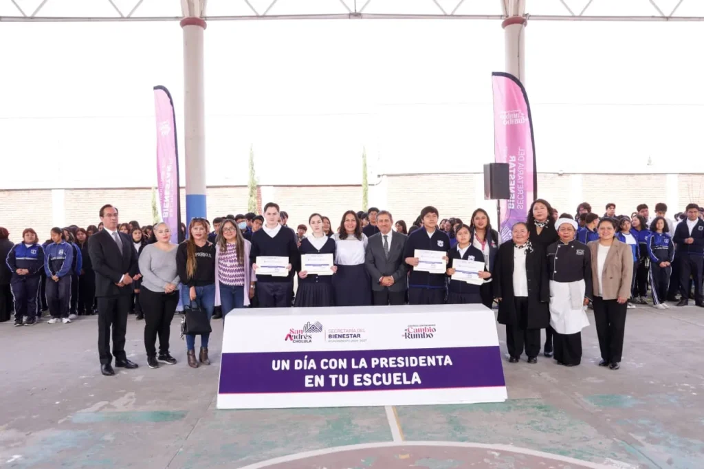 Reconoce Lupita Cuautle a estudiantes de San Andrés Cholula