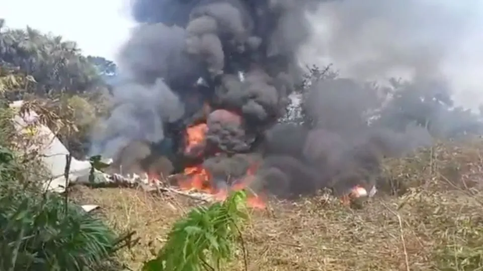 Tragedia aérea en Colombia Se estrella un Hércules de la Fuerza Aérea con 125 personas (1)