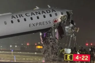 Tragedia en LaGuardia Mueren pilotos tras choque de avión con camión de bomberos