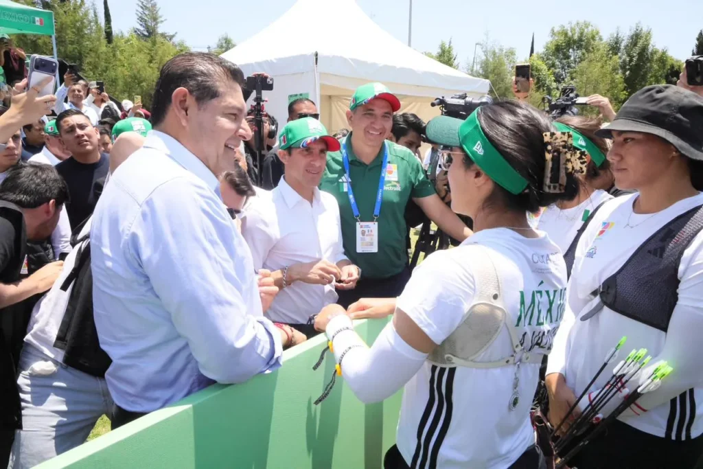Alejandro Armenta y Rommel Pacheco recorren mundial tiro con arco