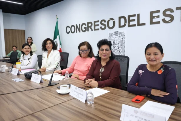 Avala Comisión del Congreso proyecto de acuerdo para que Ayuntamientos retiren obstáculos en banquetas