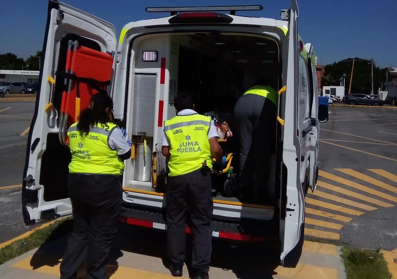 Con ambulancia aérea, gobierno garantiza atención especializada de una joven tras complicaciones por cesárea