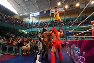 Con función de lucha libre, Pepe Chedraui celebra el Día de la Niñez