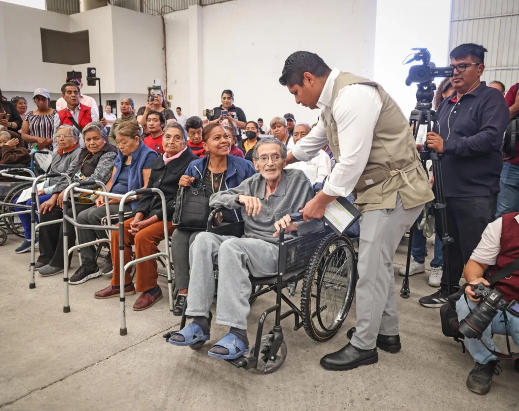 Cuautlancingo entrega 73 aparatos funcionales para fortalecer movilidad de familias