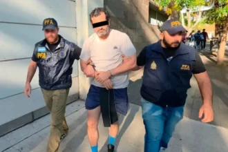 Detienen en Argentina a contralmirante ligado a red de huachicol fiscal