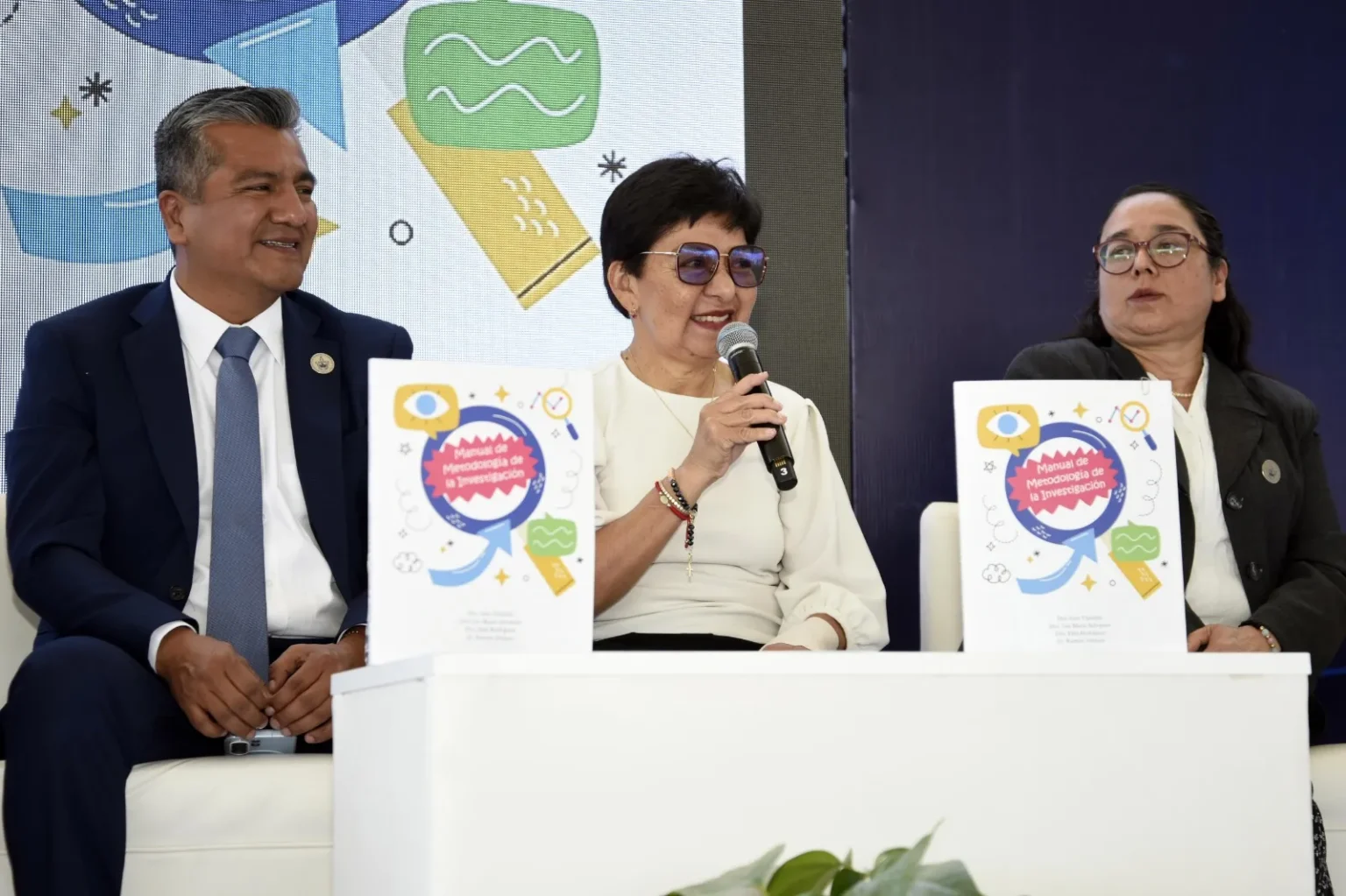 Docentes BUAP presentan el libro Metodología de la Investigación, en la sede de Acajete