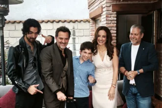 Elenco y producción de “El Renacer de Luna” le festejaron su cumpleaños a Flavio Medina