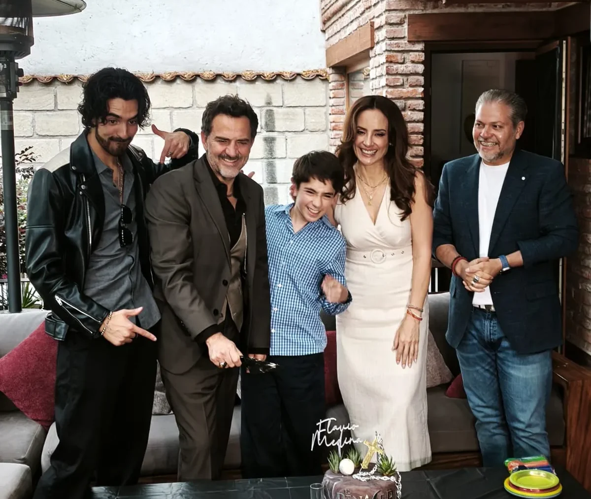Elenco y producción de “El Renacer de Luna” le festejaron su cumpleaños a Flavio Medina